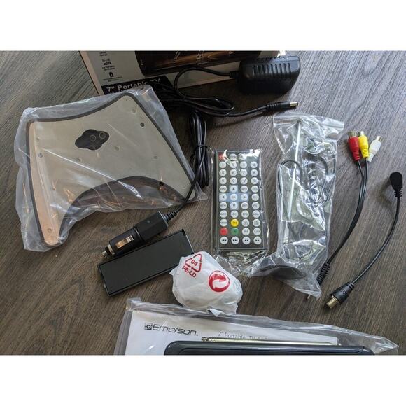 NEW Emerson ET-7000 Portable 7” TV & Digital Multimedia Player Built in Tuner - Picture 3 of 9